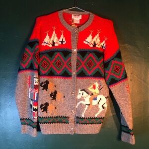 Gorgeous native SKYR sweater